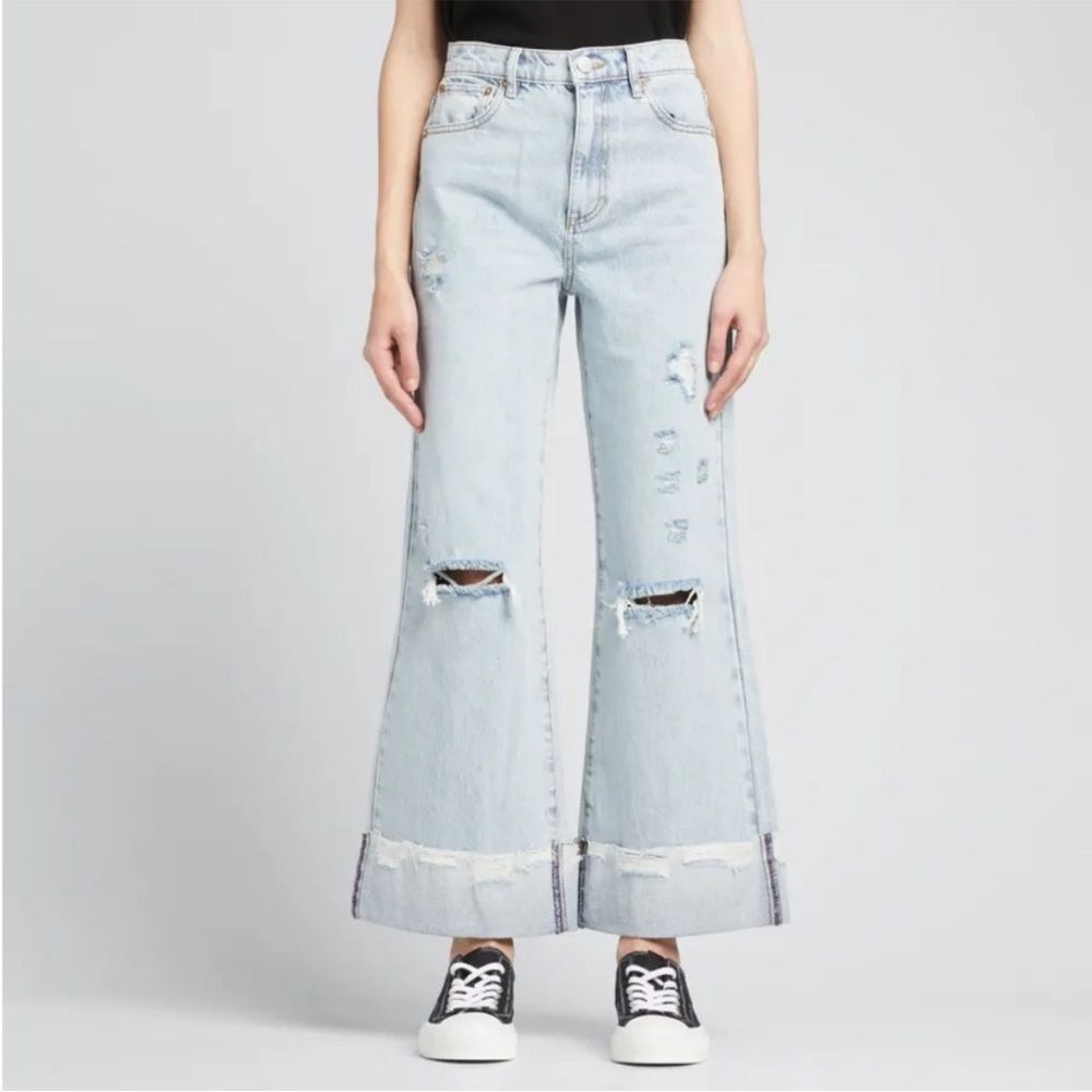 Alice + Olivia Distressed High Waisted Raw Cuffed  Boyfriend Jeans. Size 31